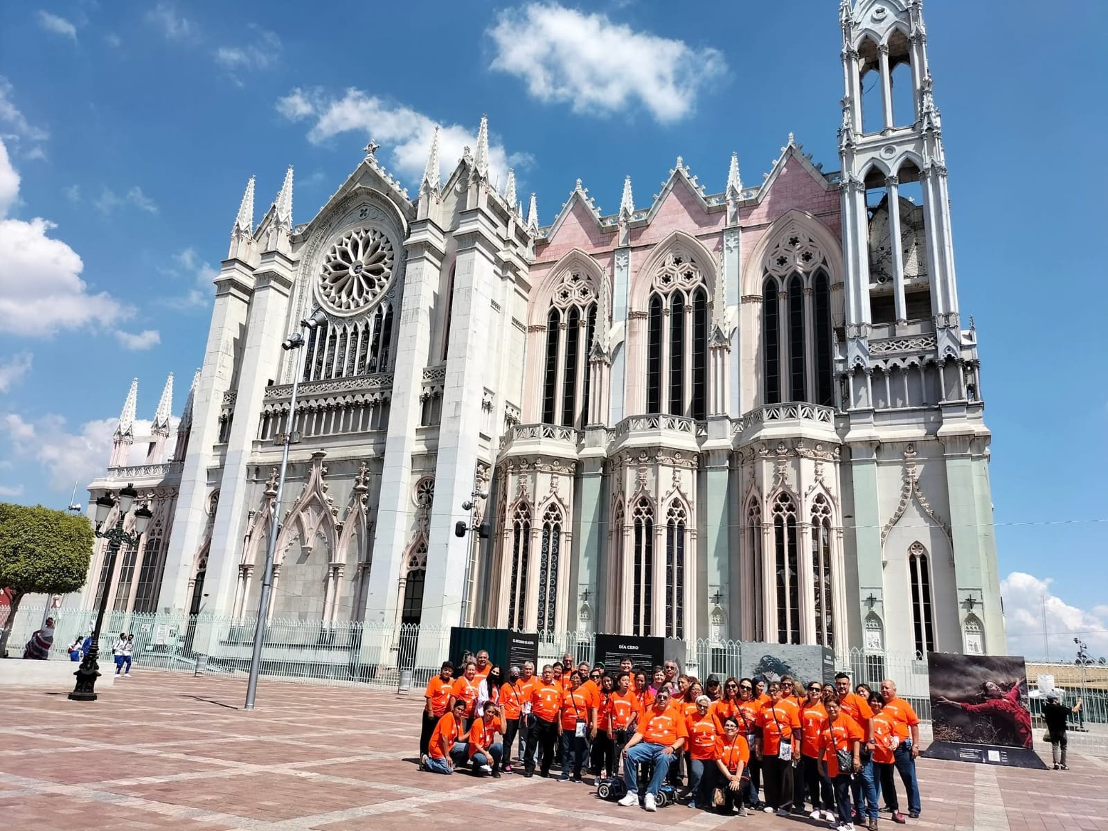 Grupo FLF frente al Templo Expiatorio · León, Guanajuato
